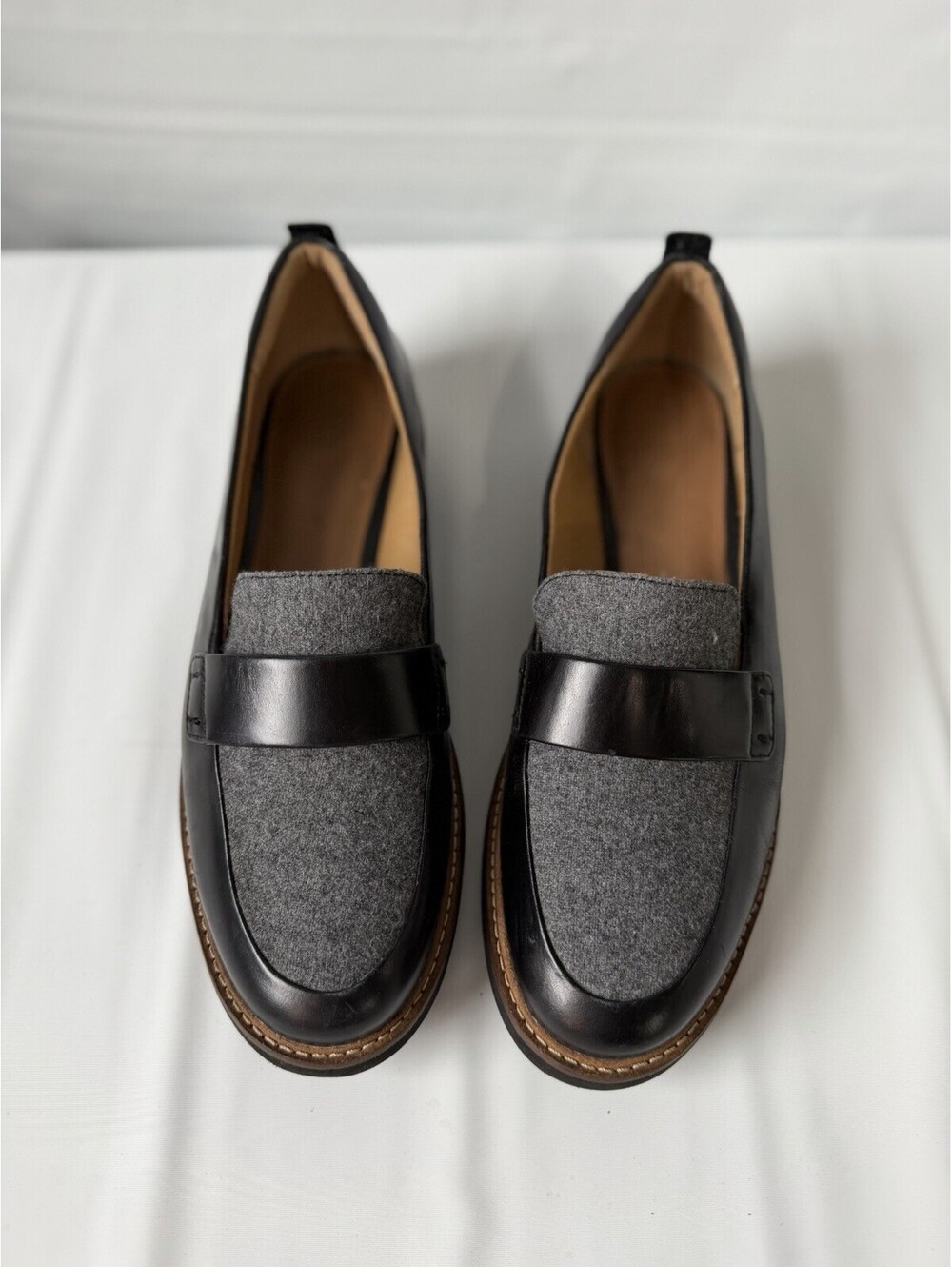Clarks Women's Black and Gray Leather Felt Penny Loafer Flats Slip-On Size 10